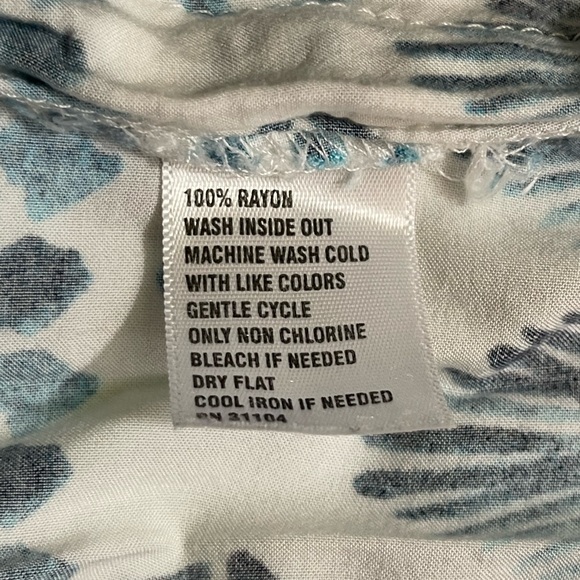 Crown & Ivy Top Size XL - Picture 7 of 9